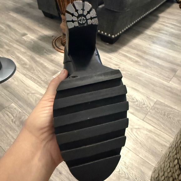 ANTONIO MELANI Black Croc-Embossed Ankle Booties - Picture 6 of 8